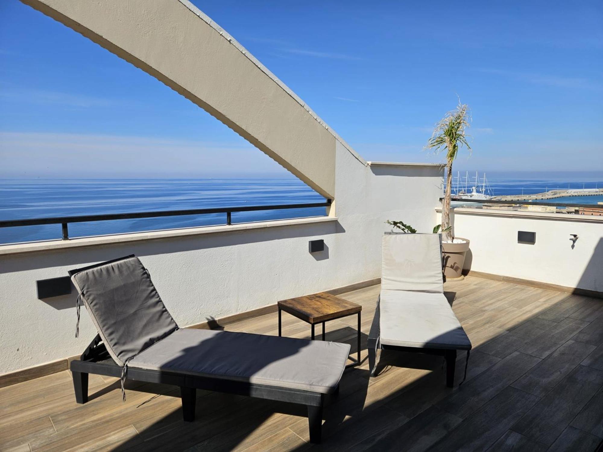 Be Your Home - Tower Beach Suite Civitavecchia Bagian luar foto